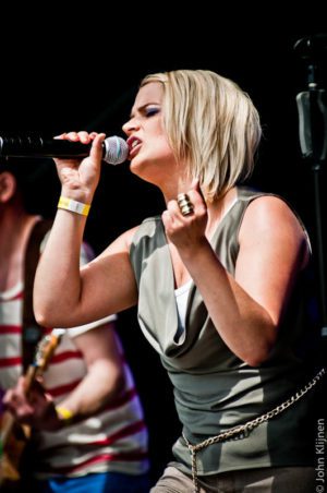 Sneckers live op B-Stage tijdens ParkCity Live, Park Bekkerveld, 23 juni 2012