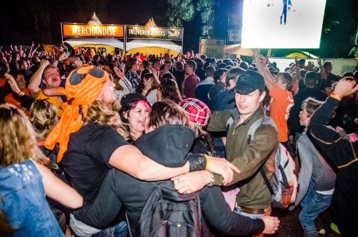 De vreugde nadat Nederland wint van Costa Rica! Voetbal kwart finale tijdens ParkCity Live, Heerlen 5-7-2014